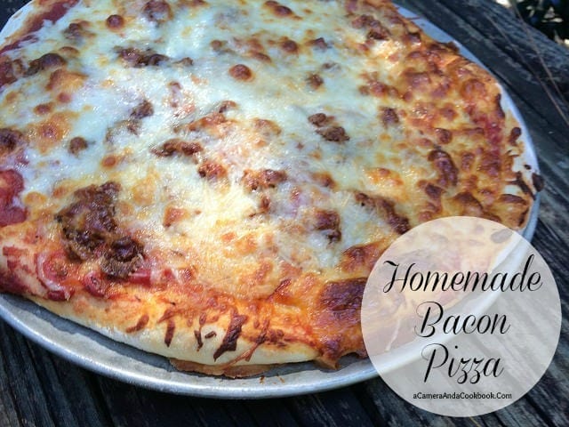 Who doesn't love pizza?  And who doesn't love bacon?  Well why not put them together in a  homemade bacon pizza.  Delicious!